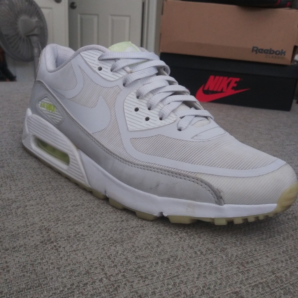 Air max 90 glow in the dark